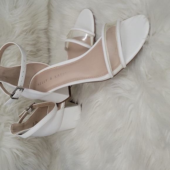 Kelly & Katie Shoes - Kelly and Katie white blocked heel sandal Sz9. New & Unused W/O Box
